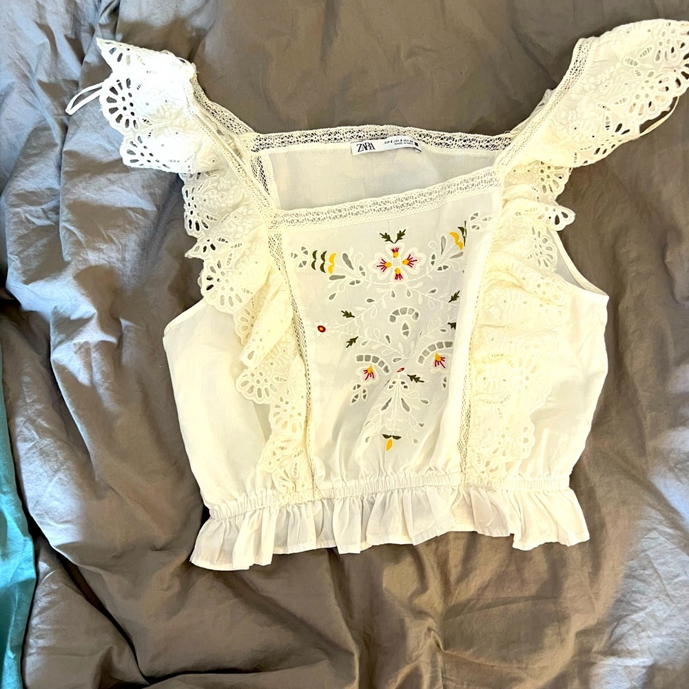 Cute cropped fluffy floral blouse
